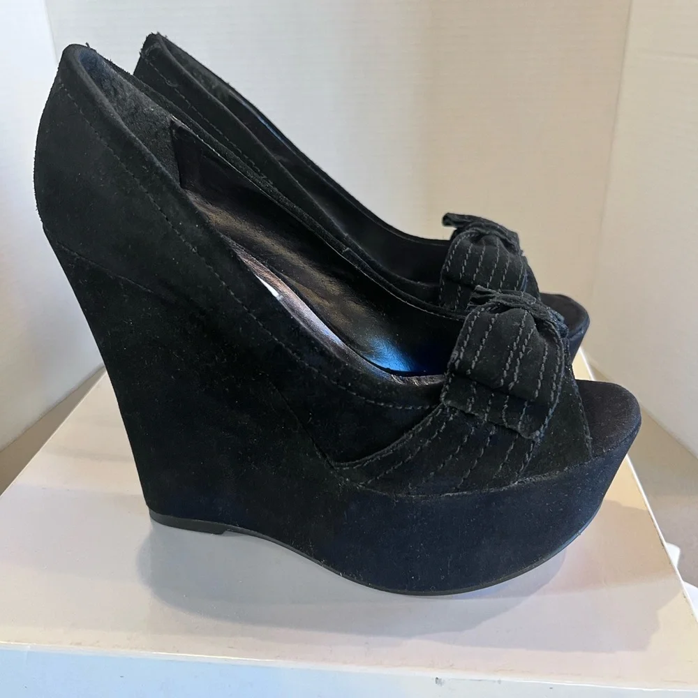 Steve Madden Black Suede Bow Detail Platform Wedges closer to Size 7
